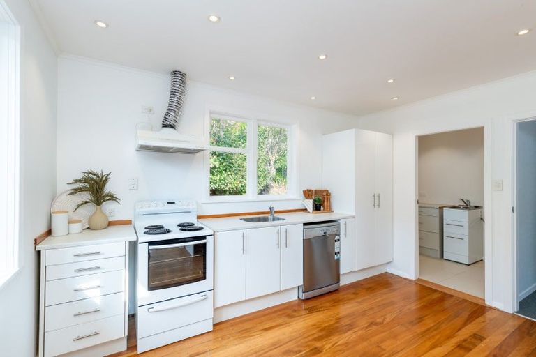 Photo of property in 231 Whites Line East, Waiwhetu, Lower Hutt, 5010