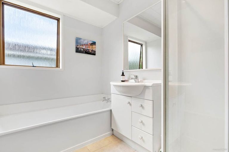 Photo of property in 34 Spinella Drive, Bayview, Auckland, 0629