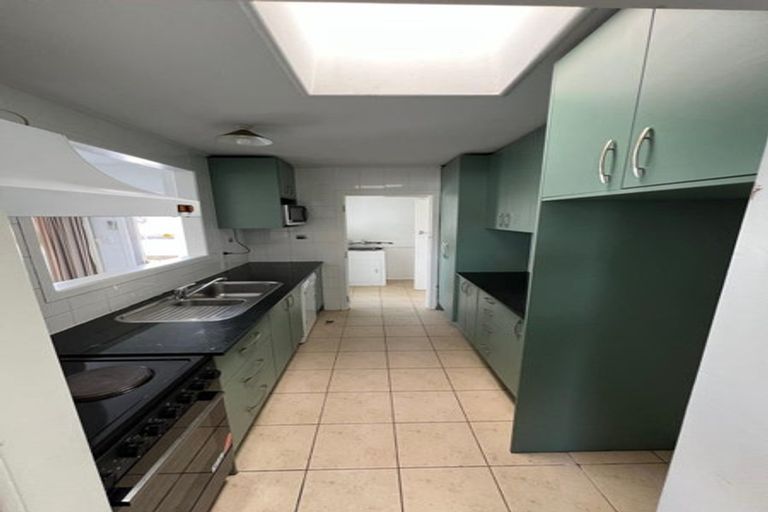 Photo of property in 8 Wylie Avenue, Sunnynook, Auckland, 0620