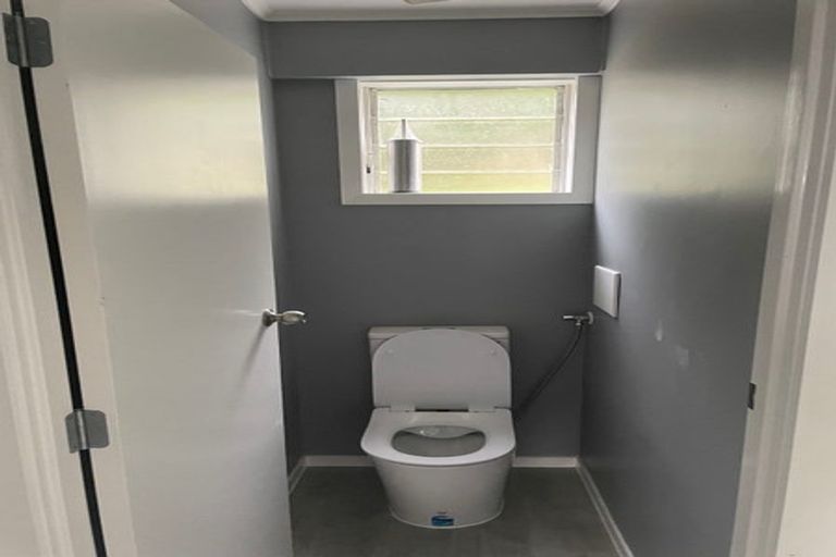 Photo of property in 68 Gladstone Road, Northcote, Auckland, 0627