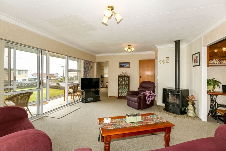 Photo of property in 19 Roy Terrace, Moturoa, New Plymouth, 4310