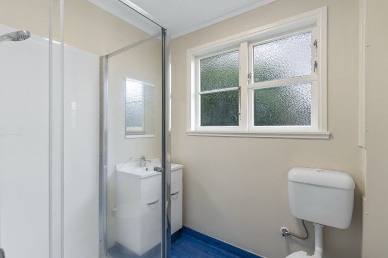 Photo of property in 1/15 Otakau Road, Milford, Auckland, 0620