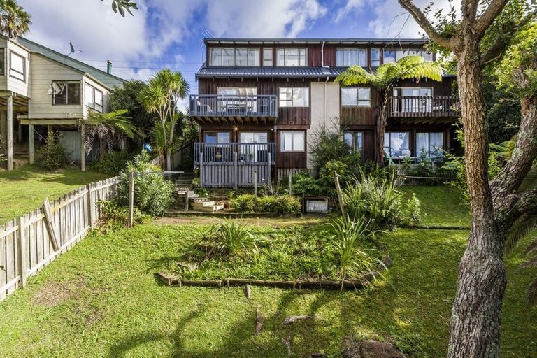 Photo of property in 2/813 East Coast Road, Northcross, Auckland, 0630