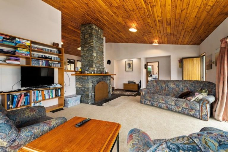 Photo of property in 27 Beacon Point Road, Wanaka, 9305