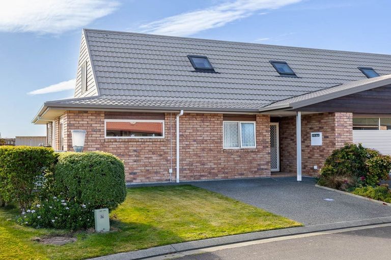 Photo of property in Rangeview Villas, 35/9 Fuller Close, Levin, 5510