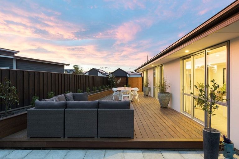 Photo of property in 8 Irvines Track, Halswell, Christchurch, 8025