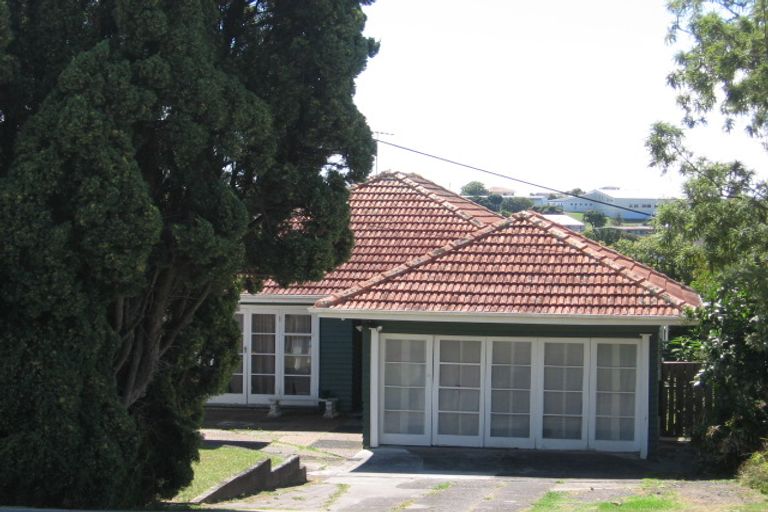 Photo of property in 24 Braemar Road, Rothesay Bay, Auckland, 0630