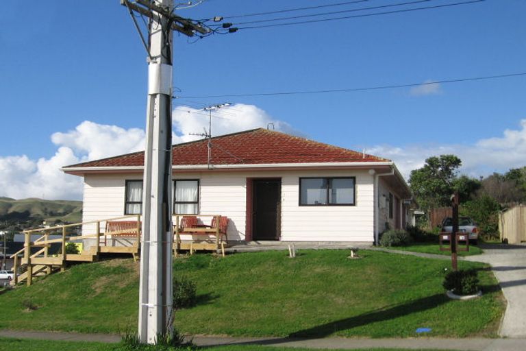 Photo of property in 1a Bedford Street, Cannons Creek, Porirua, 5024