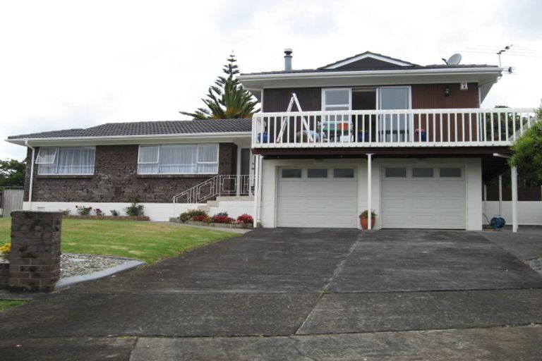 Photo of property in 14 Claresholm Place, Mangere Bridge, Auckland, 2022