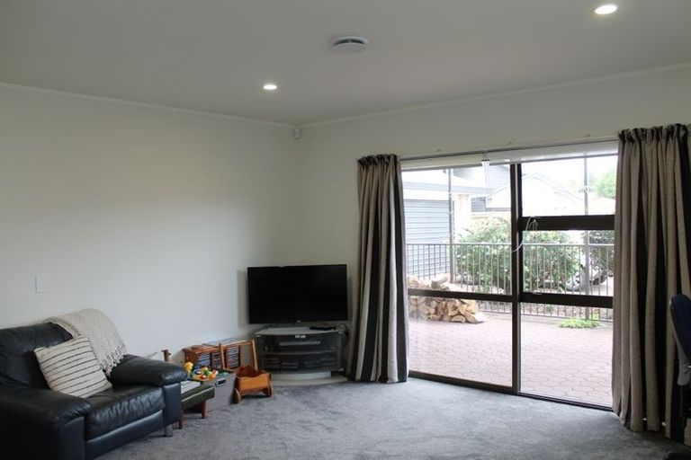 Photo of property in 4 Coolen Place, Tuakau, 2121