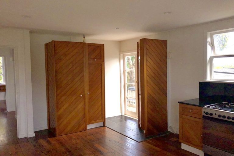 Photo of property in 6a Onewa Road, Northcote Point, Auckland, 0627