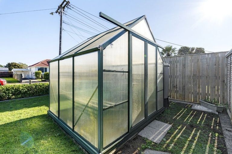 Photo of property in 63 Lismore Street, Merrilands, New Plymouth, 4312