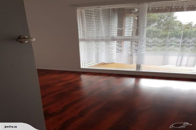 Photo of property in 2/56 Birkdale Road, Birkdale, Auckland, 0626