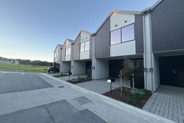 Photo of property in 4/23 Makomako Drive, Orewa, 0931