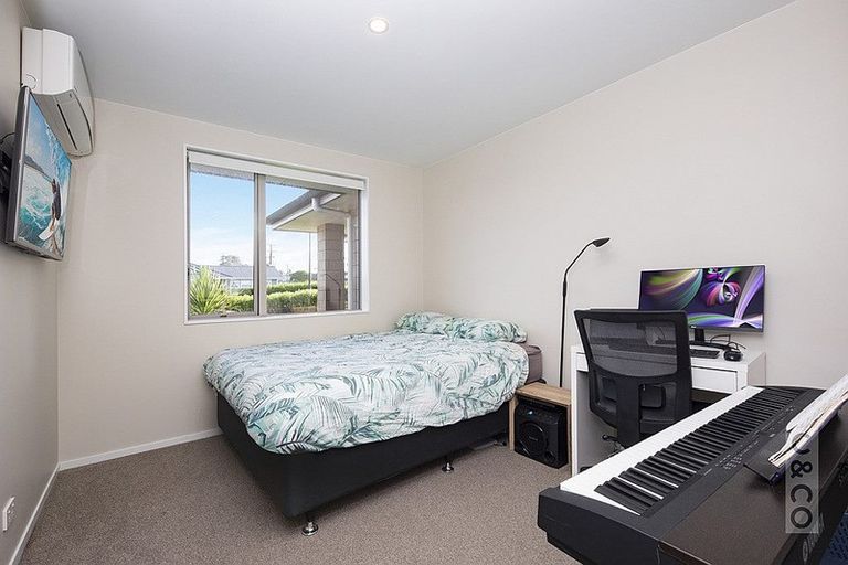 Photo of property in 124 Pohutukawa Parade, Riverhead, 0820