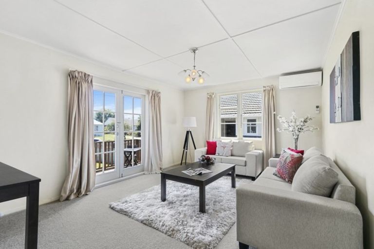 Photo of property in 196 Waddington Drive, Naenae, Lower Hutt, 5011