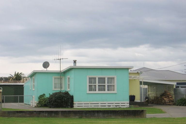 Photo of property in 5 Bond Street, Foxton Beach, Foxton, 4815
