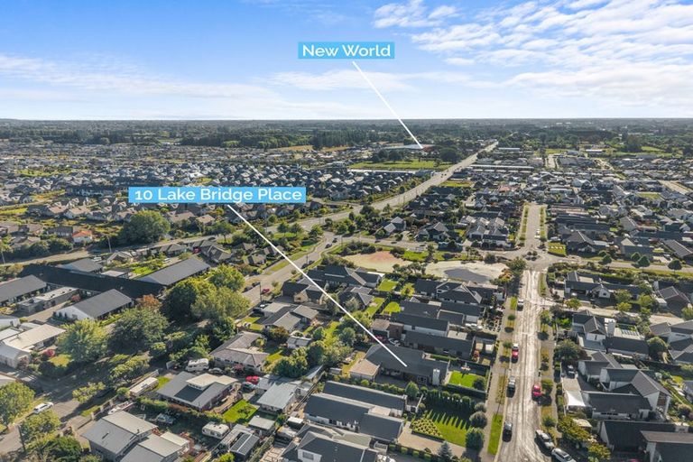 Photo of property in 10 Lakebridge Place, Parklands, Christchurch, 8083