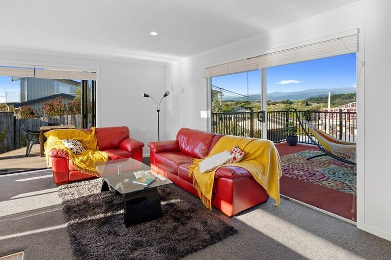 Photo of property in 17 Moana Street, Otaki Beach, Otaki, 5512