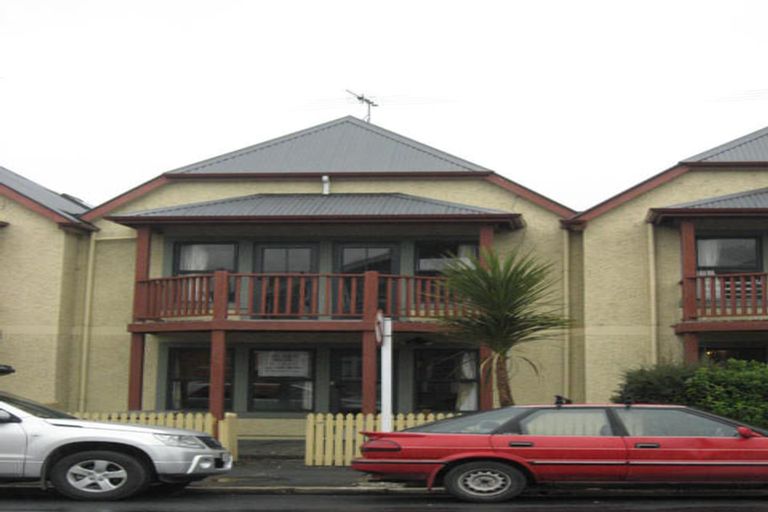 Photo of property in 17 Howe Street, North Dunedin, Dunedin, 9016