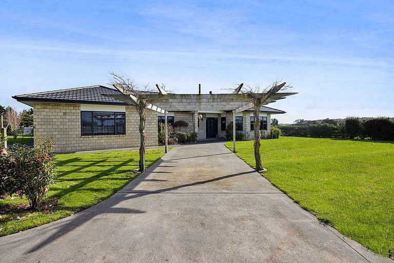 Photo of property in 393 Ketemarae Road, Normanby, Hawera, 4675