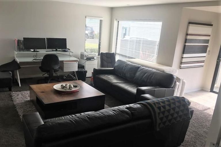 Photo of property in 49a Renoir Street, West Harbour, Auckland, 0618