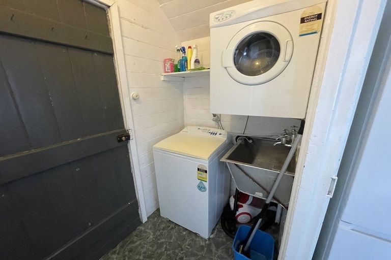 Photo of property in 120 Brougham Street, Mount Victoria, Wellington, 6011