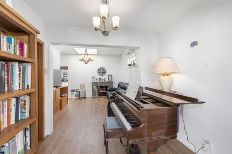 Photo of property in 26 Kauri Street, Eastbourne, Lower Hutt, 5013