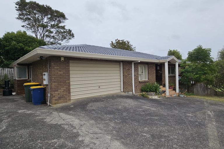 Photo of property in 13b Avonleigh Road, Green Bay, Auckland, 0604