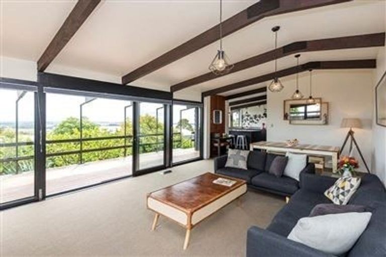 Photo of property in 65 Cannon Hill Crescent, Mount Pleasant, Christchurch, 8081