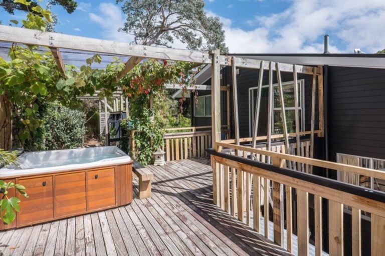 Photo of property in 40 Melrose Road, Island Bay, Wellington, 6023