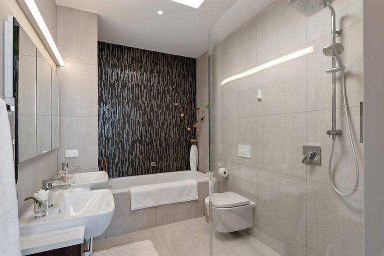 Photo of property in 2b The Terrace, Takapuna, Auckland, 0622