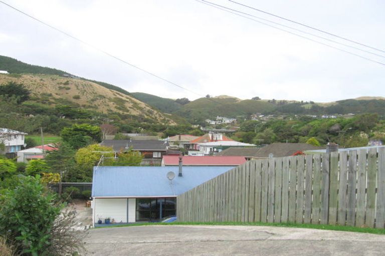 Photo of property in 2a Coates Street, Tawa, Wellington, 5028