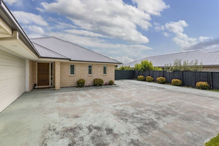 Photo of property in 55 Oakwood Drive, Rangiora, 7400