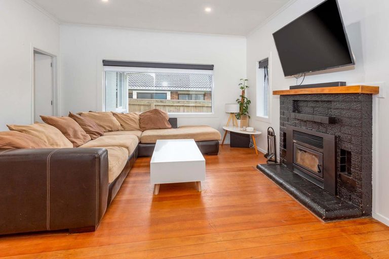 Photo of property in 9 Youngs Road, Papakura, 2110