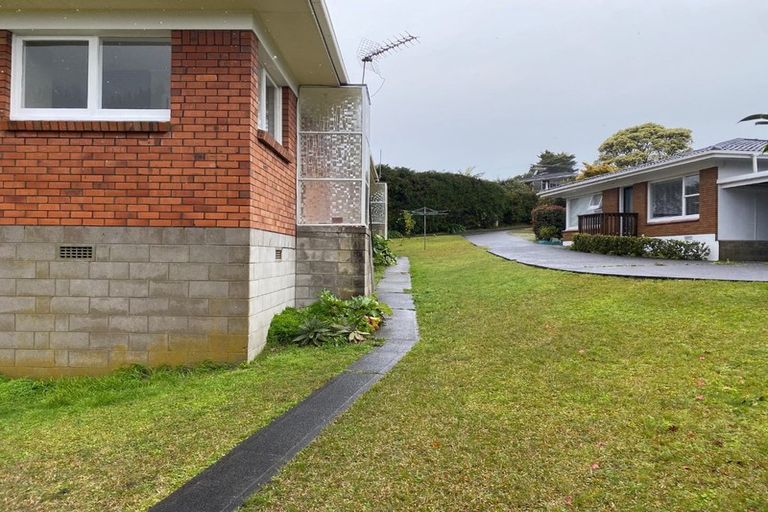 Photo of property in 28d Sunnynook Road, Sunnynook, Auckland, 0620