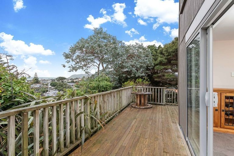 Photo of property in 14 Grays Road, Plimmerton, Porirua, 5026