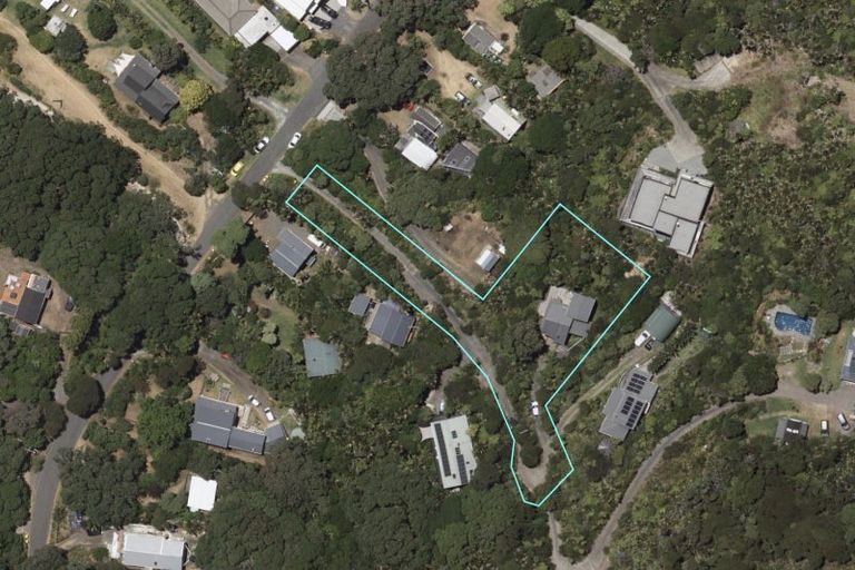 Photo of property in 101b Garden Road, Piha, New Lynn, 0772