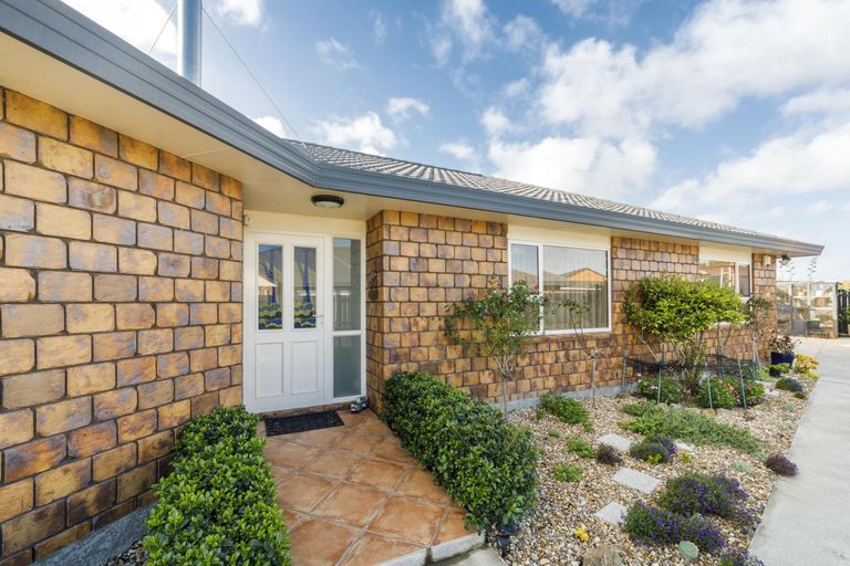 Photo of property in 44 Peter Hall Drive, Kelvin Grove, Palmerston North, 4414