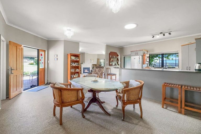 Photo of property in 20 Paraekaretu Street, Hunterville, 4730
