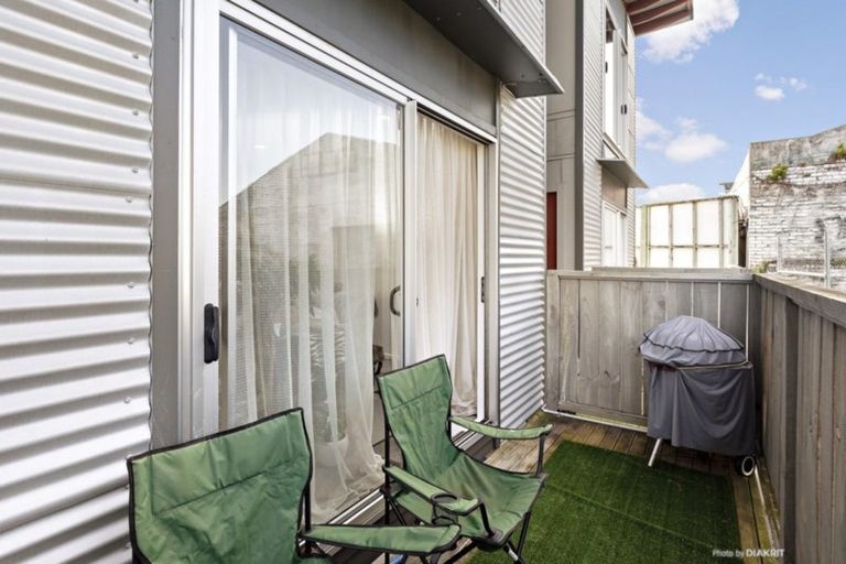 Photo of property in 9/3 Kelvin Grove, Te Aro, Wellington, 6011