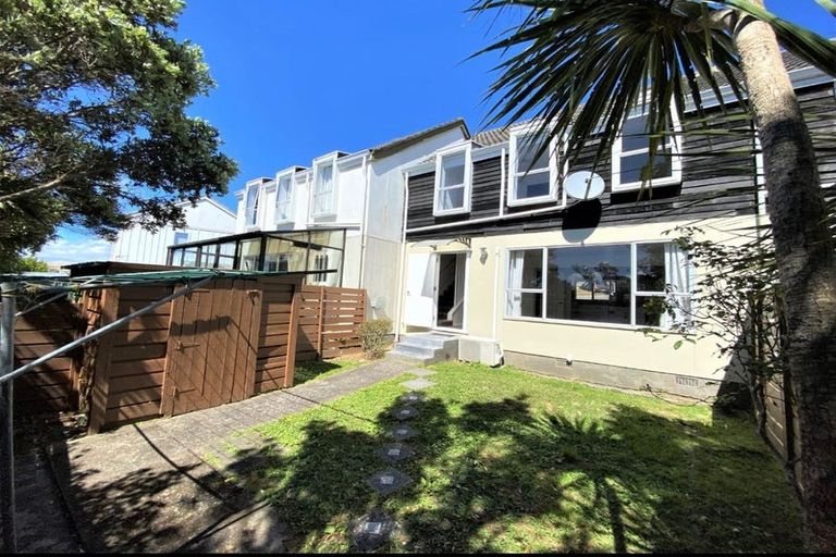 Photo of property in 7 Hollydale Grove, Churton Park, Wellington, 6037