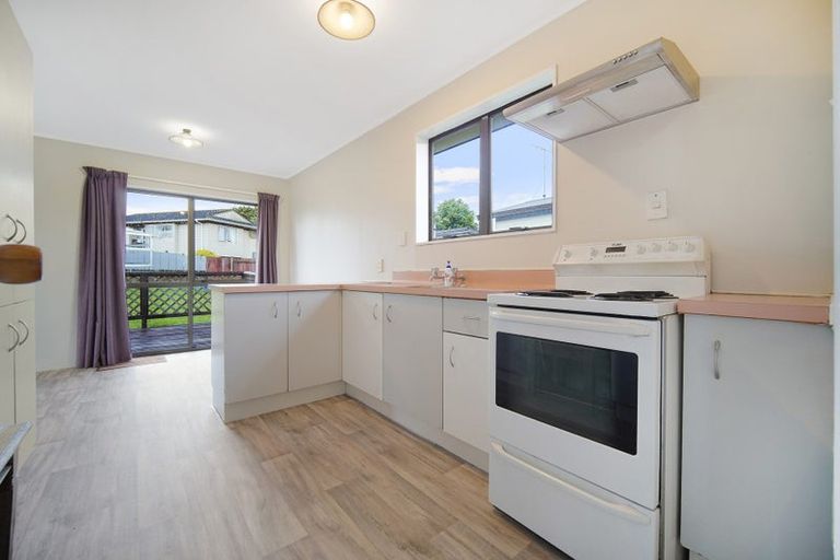 Photo of property in 2/6 Trimdon Street, Randwick Park, Auckland, 2105