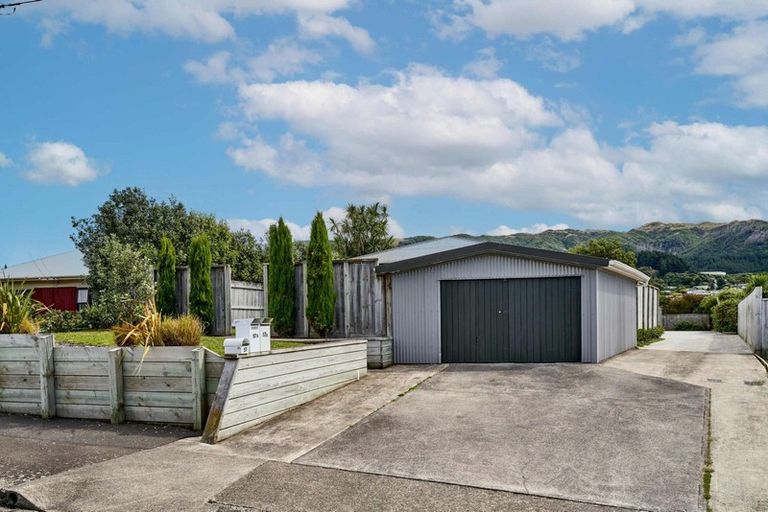 Photo of property in 57a Ranui Terrace, Tawa, Wellington, 5028