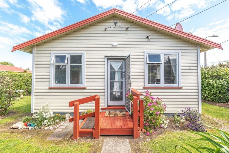 Photo of property in 31 Karaka Street, Castlecliff, Whanganui, 4501