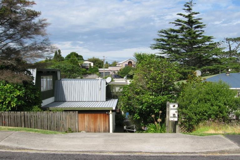 Photo of property in 2/8 Long Street, Torbay, Auckland, 0630