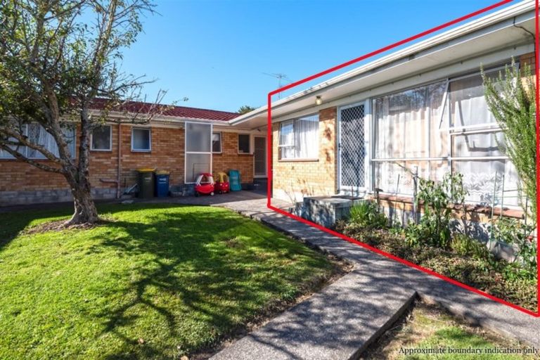 Photo of property in 4/79 Glendale Road, Glen Eden, Auckland, 0602