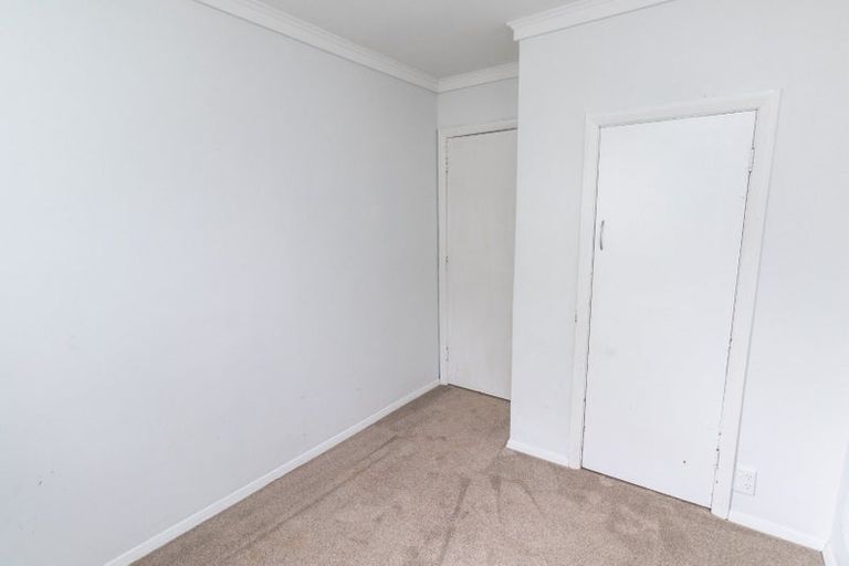 Photo of property in 88 Queenwood Road, Levin, 5510