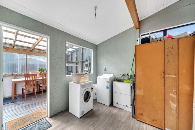 Photo of property in 10 Saunders Street, Owaka, 9535