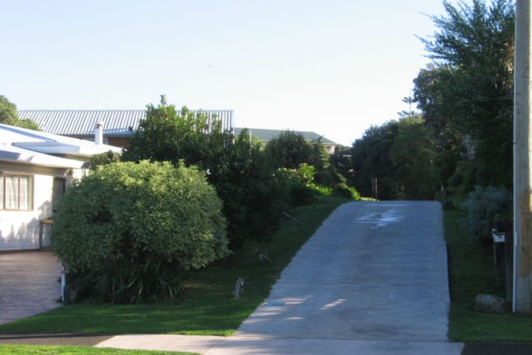 Photo of property in 17 William Street, Waikanae Beach, Waikanae, 5036